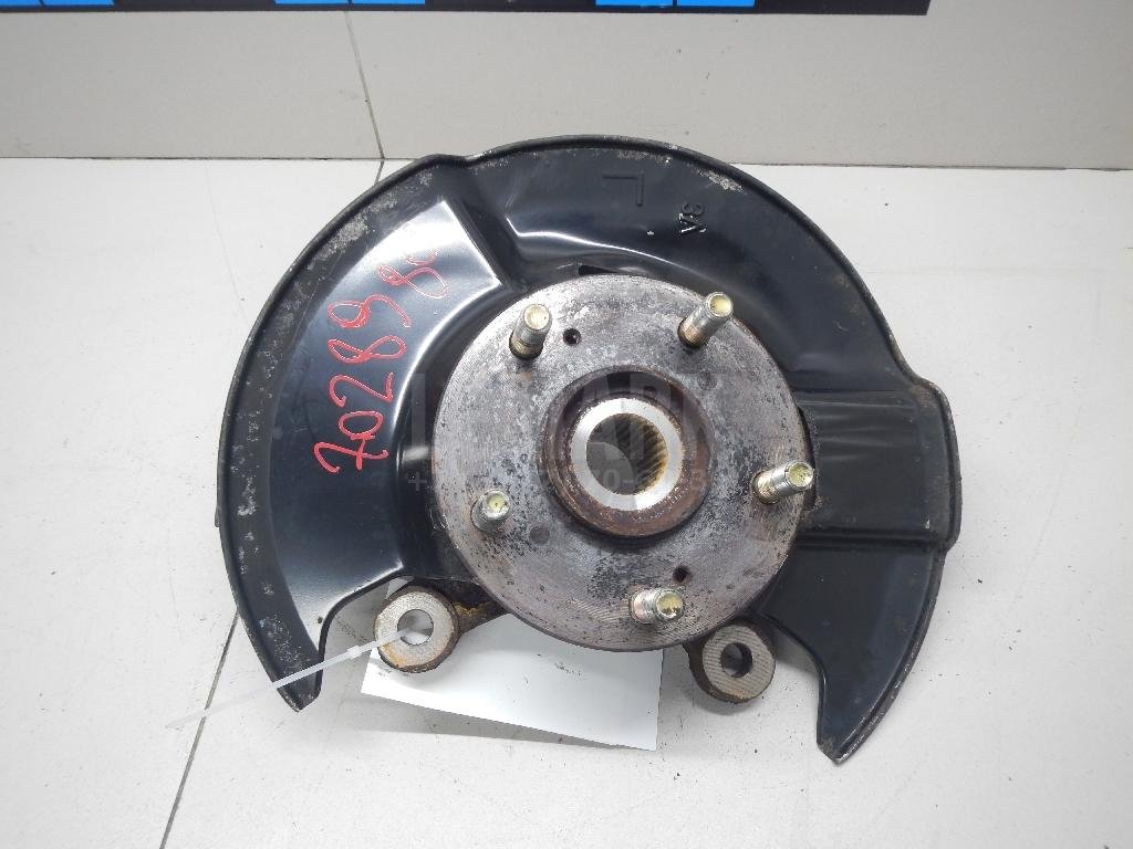 Кулак поворотный передний левый