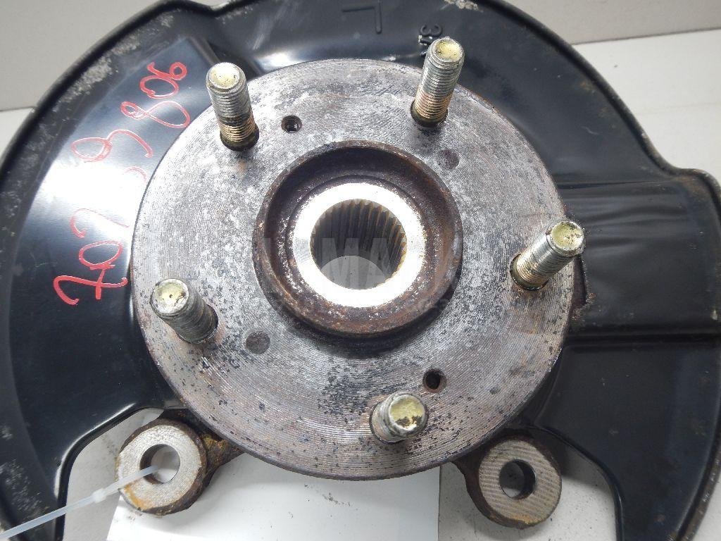 Кулак поворотный передний левый