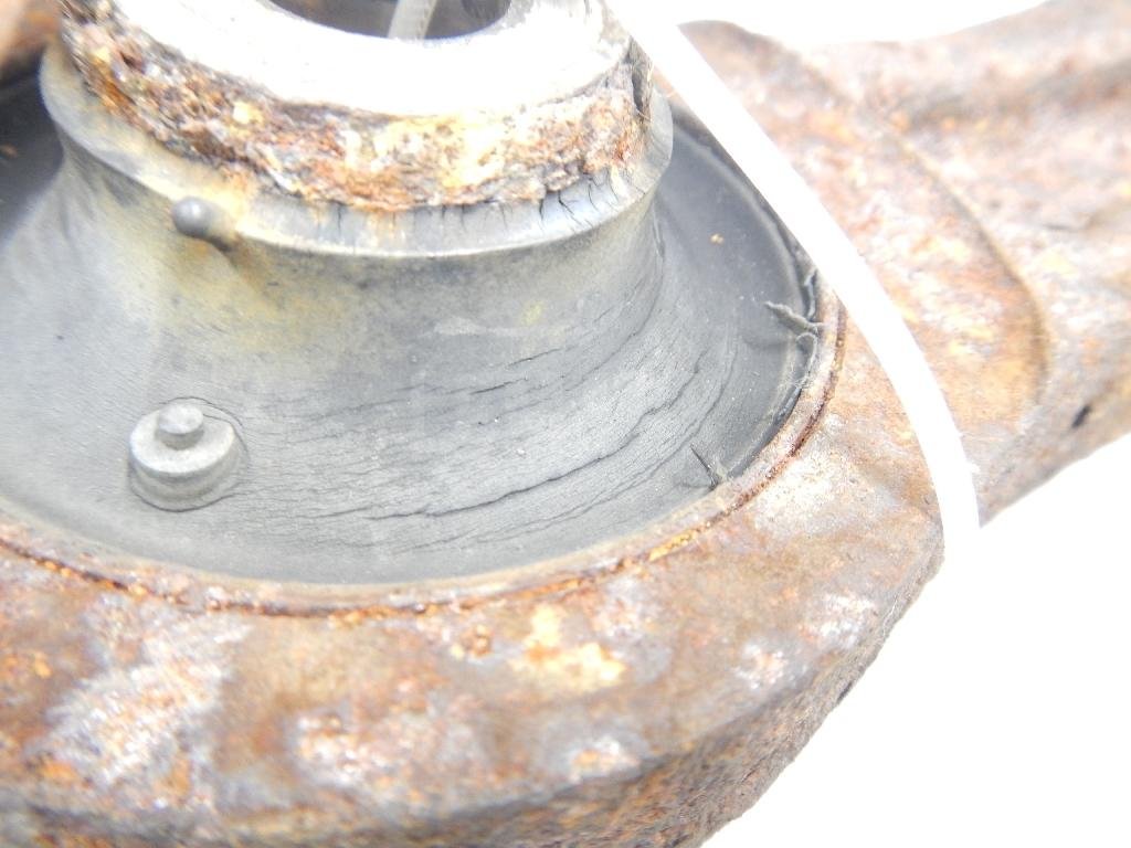 Рычаг передний нижний левый