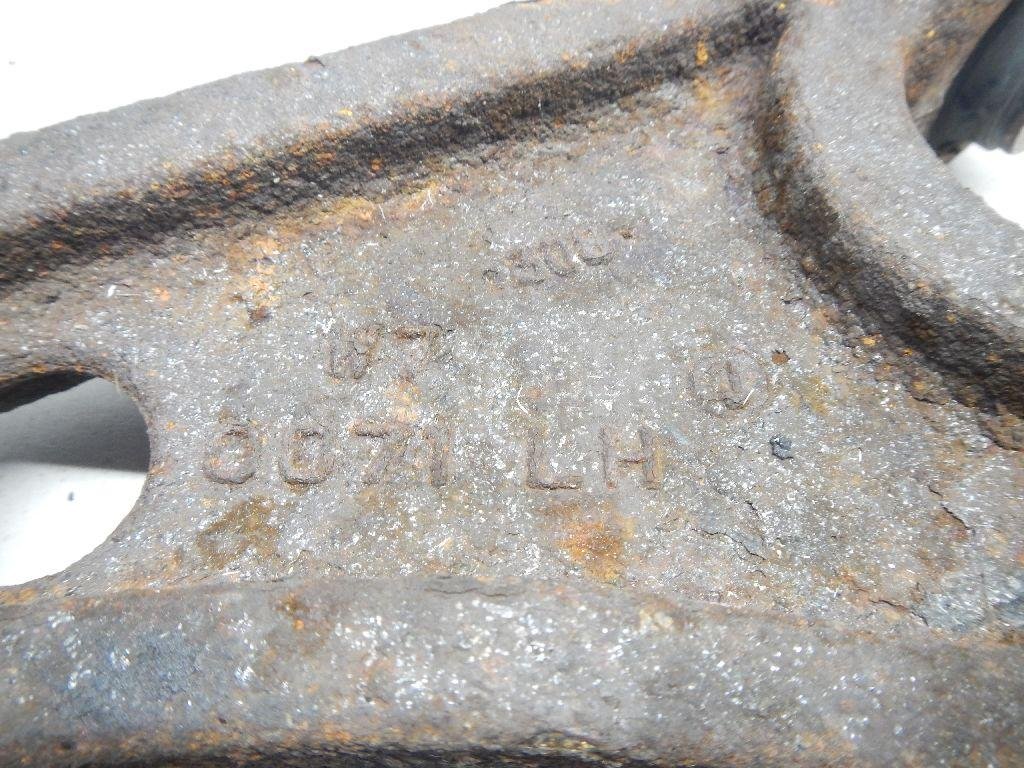 Рычаг передний нижний левый