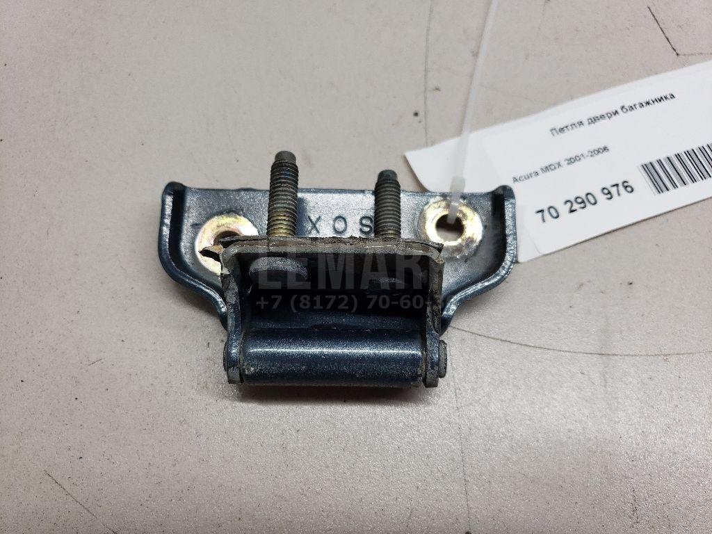 Петля двери багажника