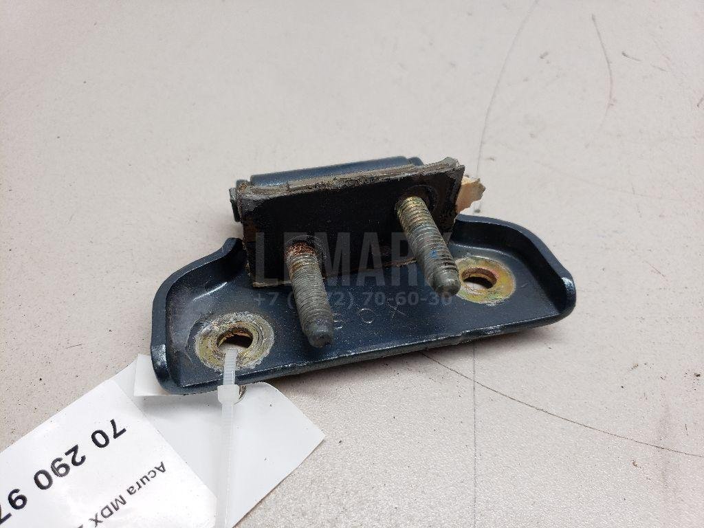 Петля двери багажника