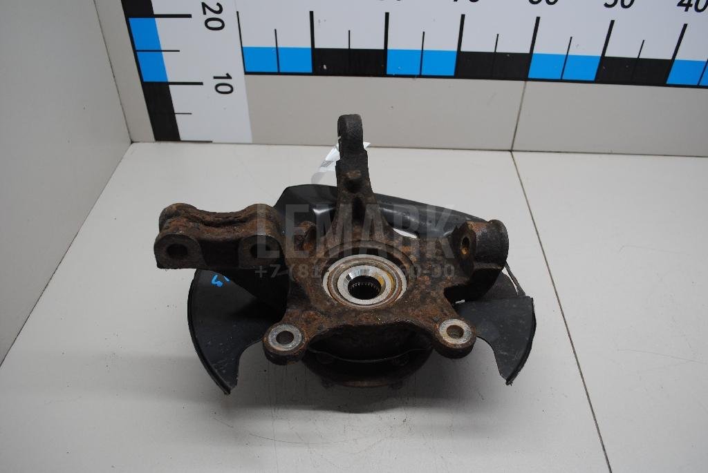 Кулак поворотный передний правый