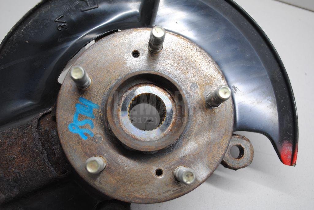 Кулак поворотный передний правый