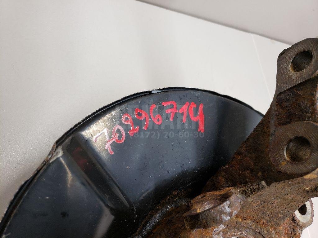 Кулак поворотный передний левый