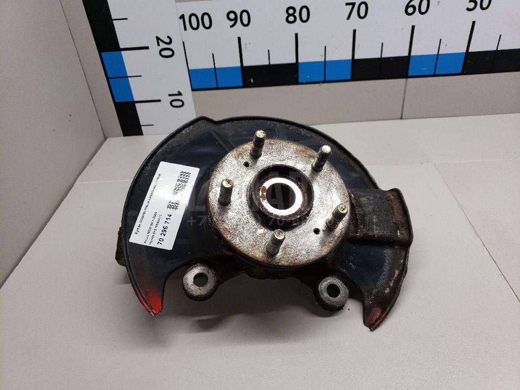 Кулак поворотный передний левый