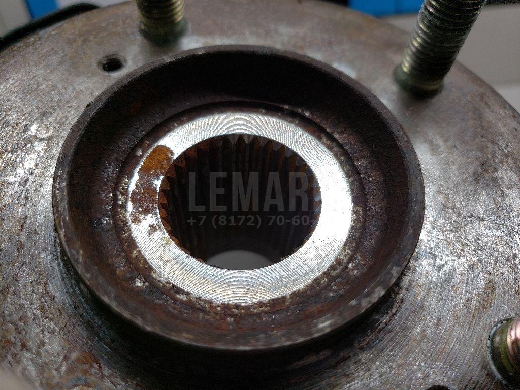 Кулак поворотный передний левый