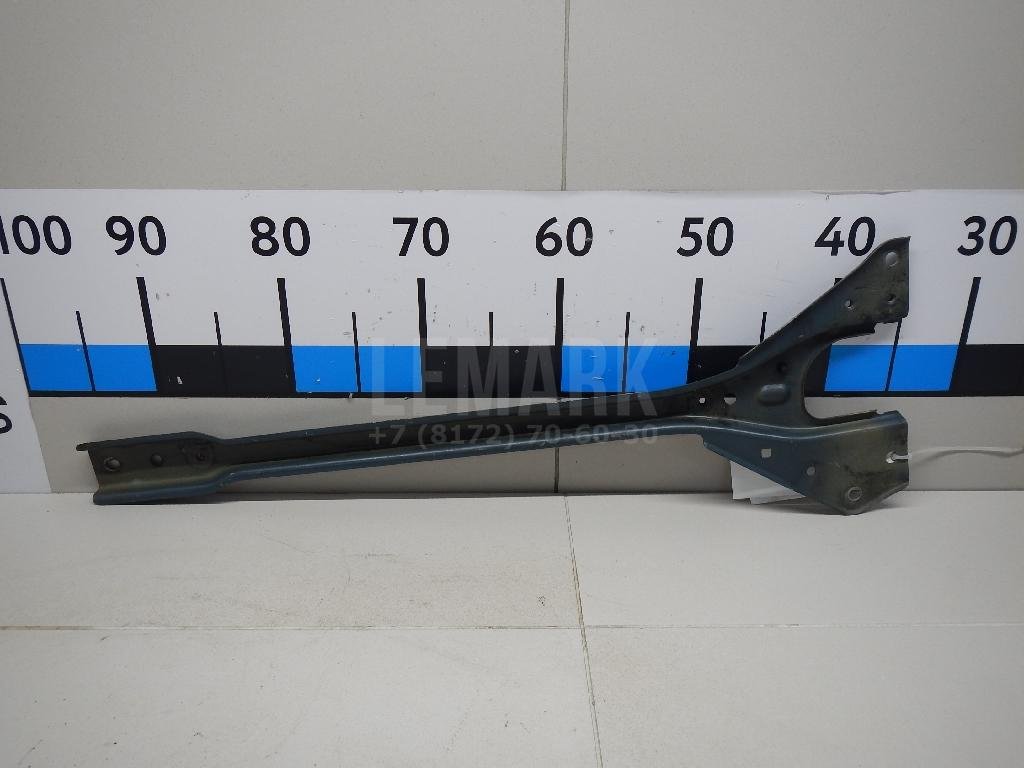 Кронштейн замка капота