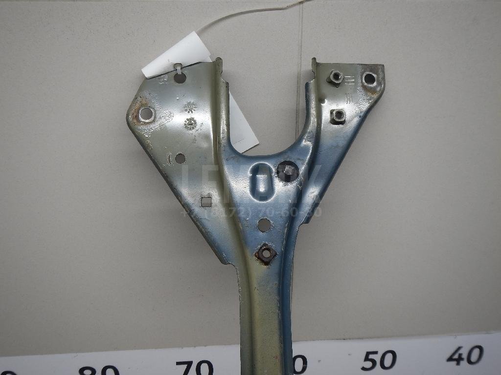 Кронштейн замка капота