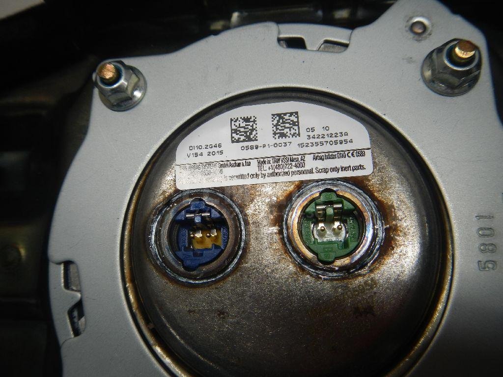 Подушка безопасности в рулевое колесо