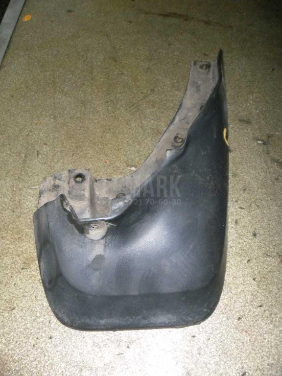 Брызговик передний правый