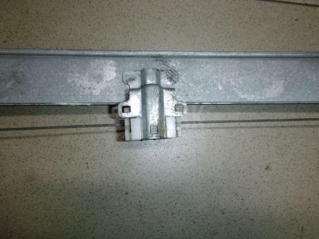 Стеклоподъемник электр. задний правый