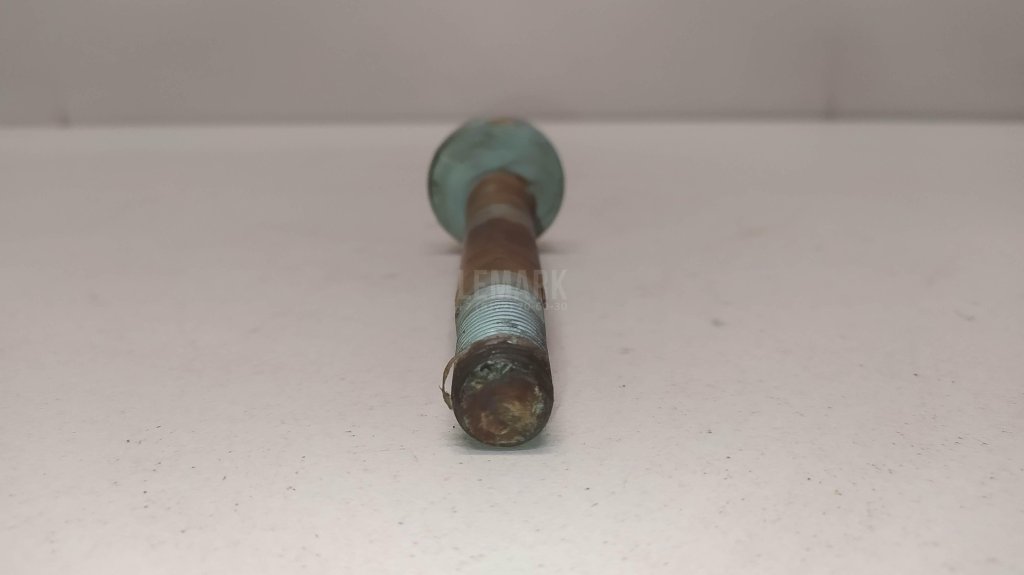 Болт развала задних колес