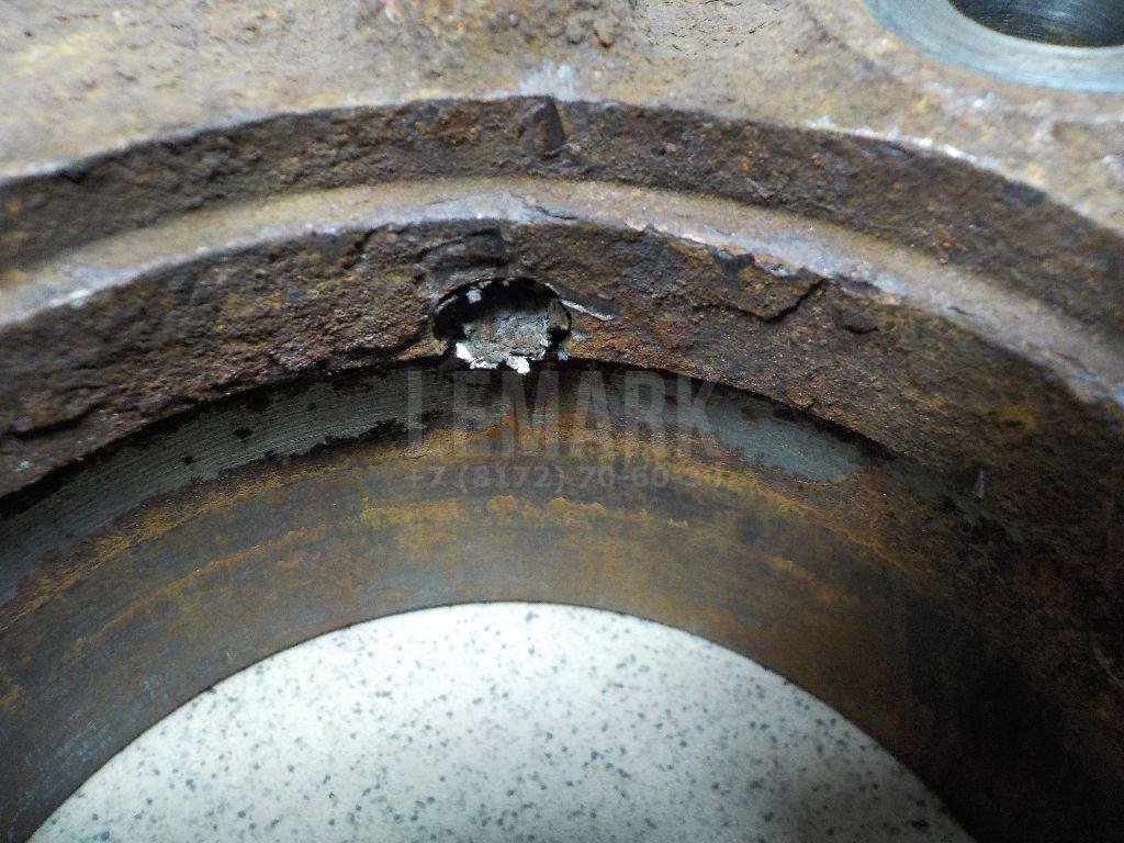 Кулак поворотный передний правый