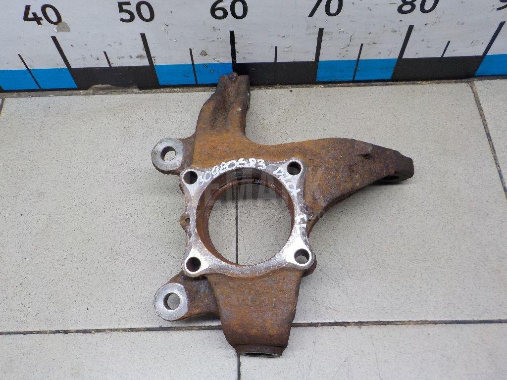 Кулак поворотный передний левый