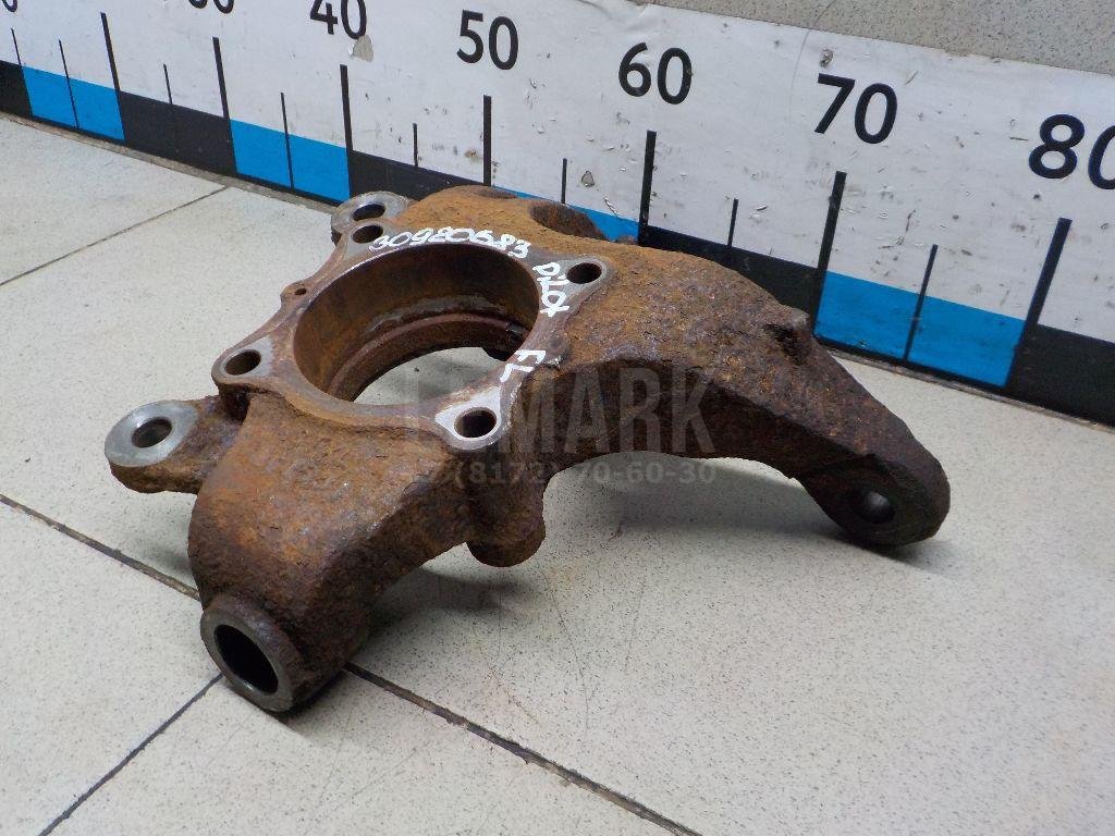 Кулак поворотный передний левый