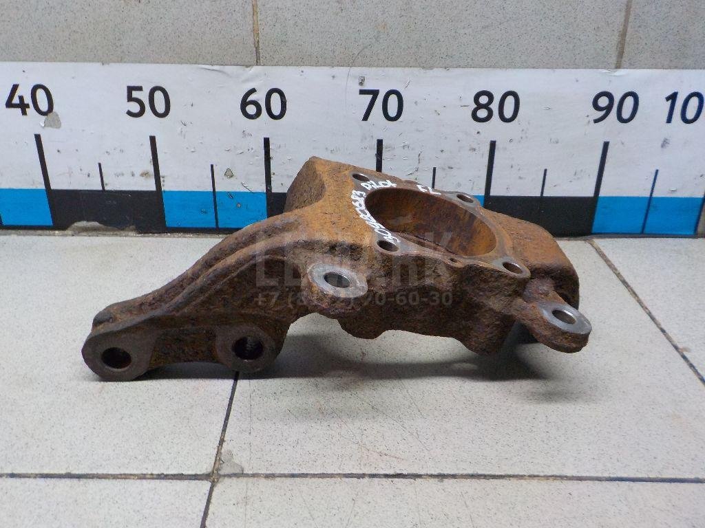 Кулак поворотный передний левый