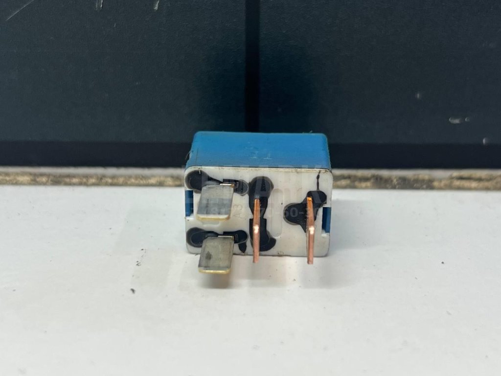 Реле топливного насоса