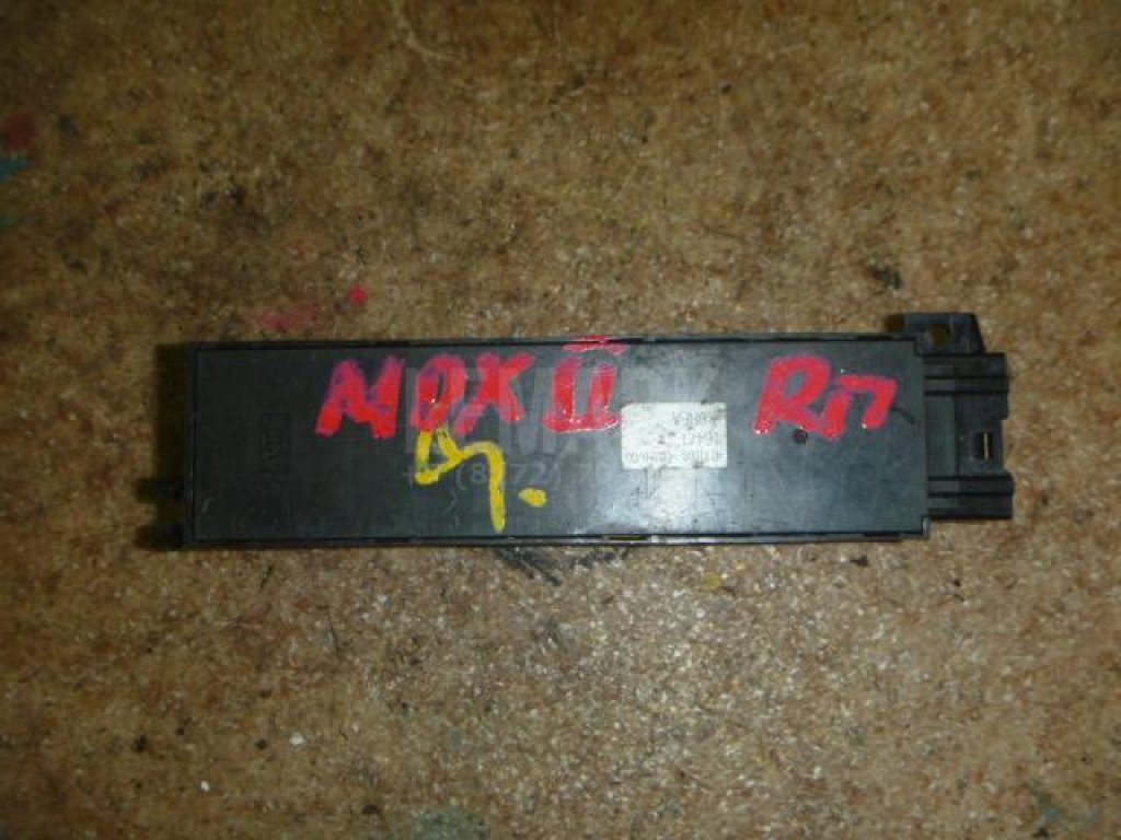 Кнопка регулировки сиденья