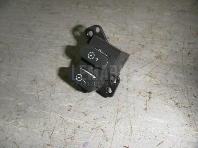 Кнопка освещения панели приборов