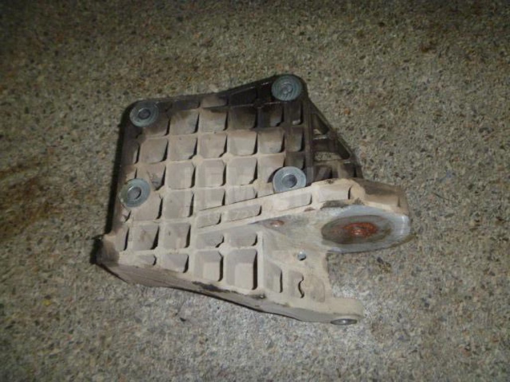 Кронштейн кондиционера для  Audi A3 [8PA] Sportback 2004-2013