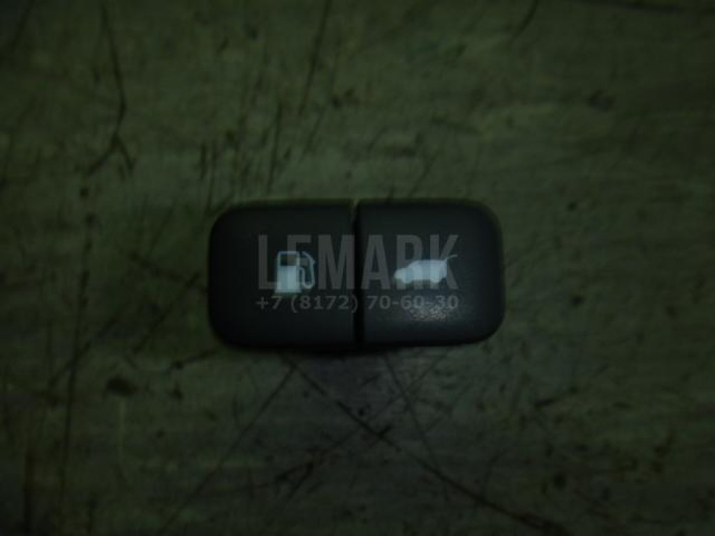 Кнопка открывания багажника