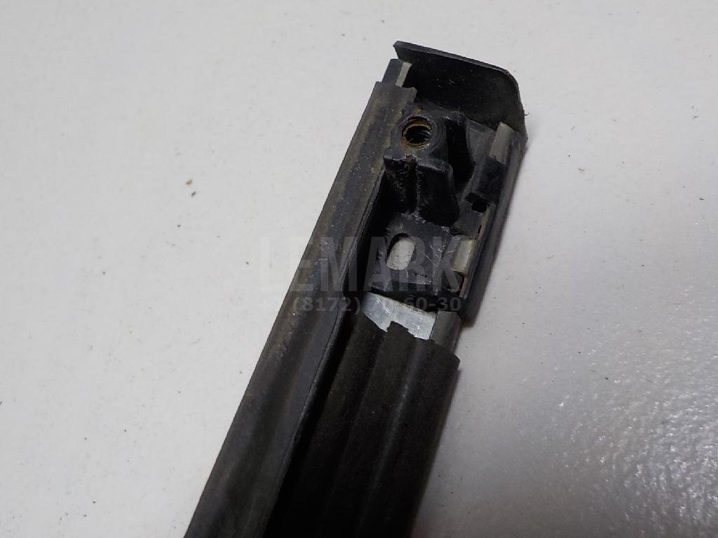 Накладка стекла переднего правого