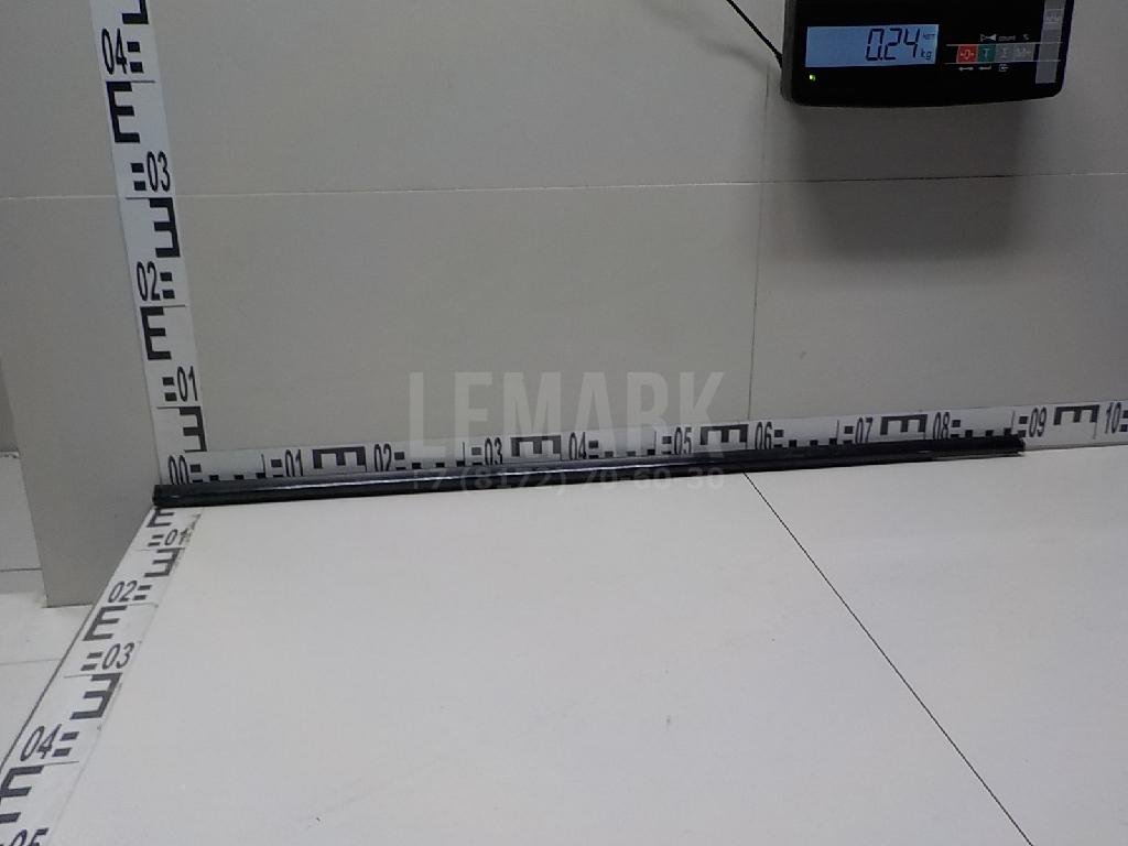 Накладка стекла переднего правого