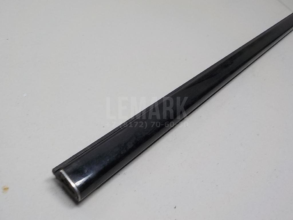 Накладка стекла переднего правого