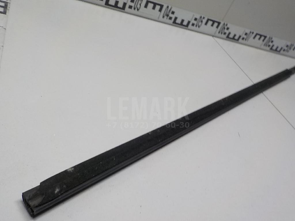 Накладка стекла переднего правого