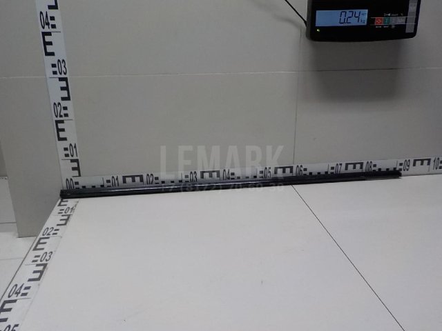 Накладка стекла переднего правого