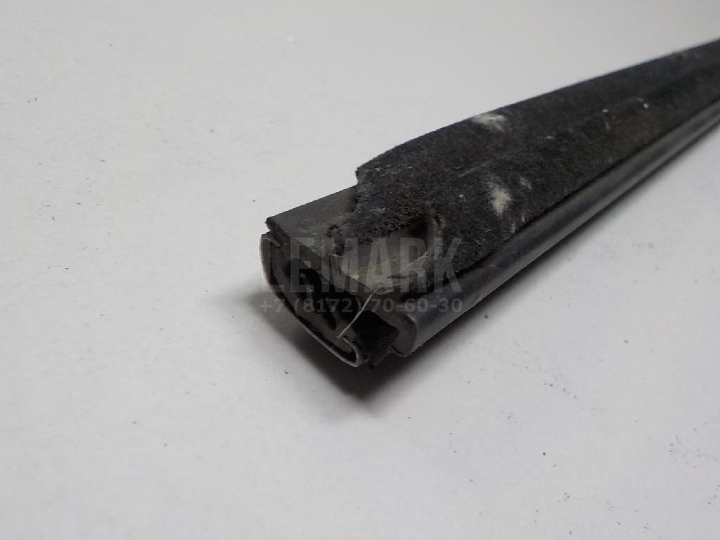 Накладка стекла переднего правого