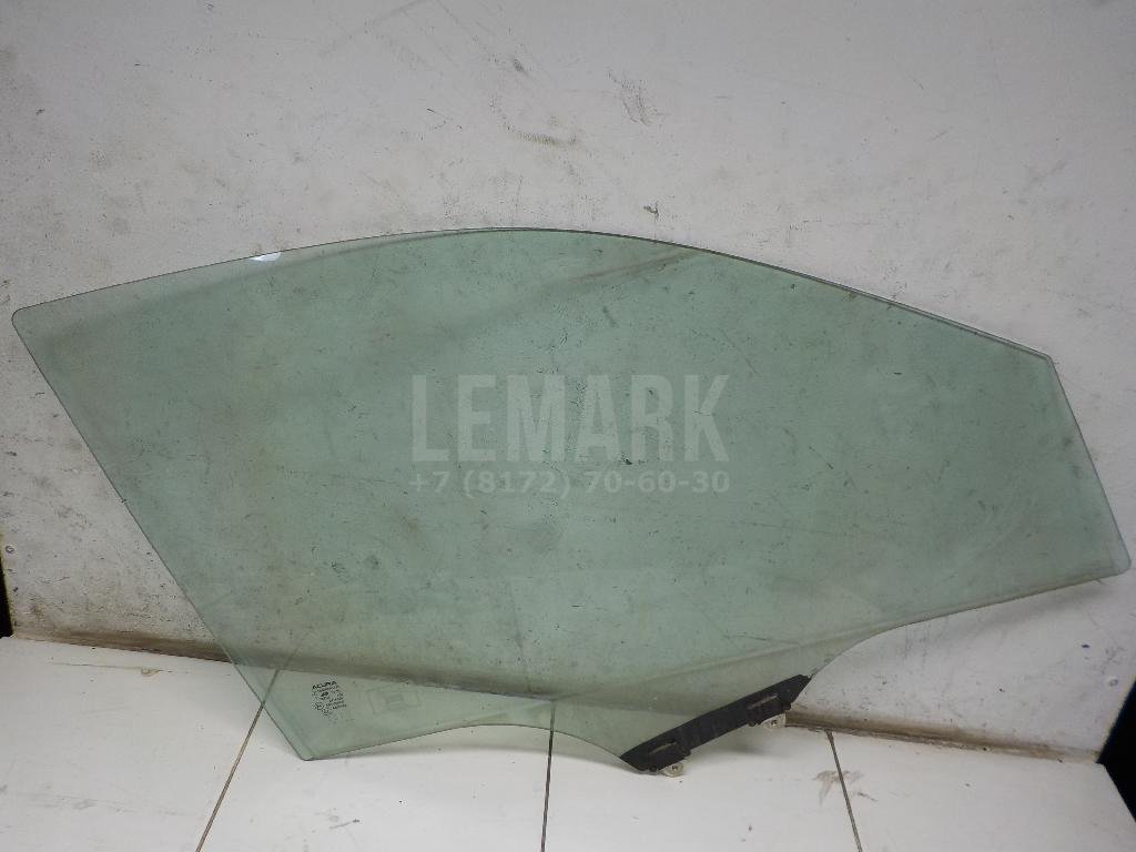 Стекло двери передней правой