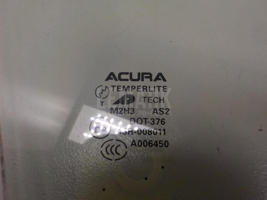 Стекло двери передней правой