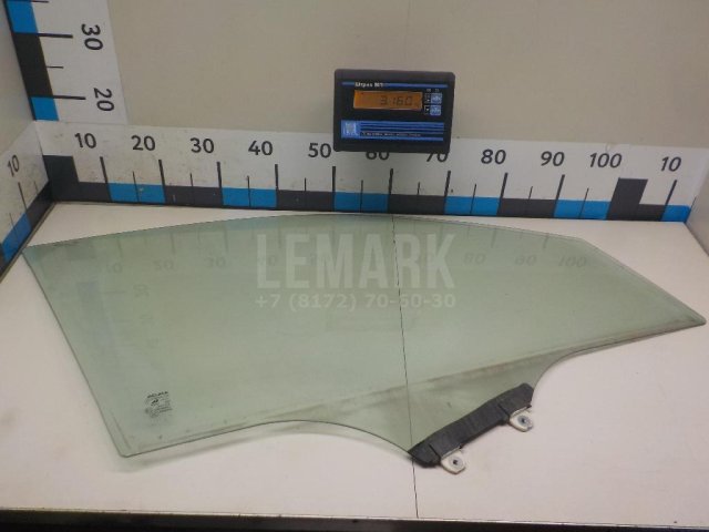 Стекло двери передней правой