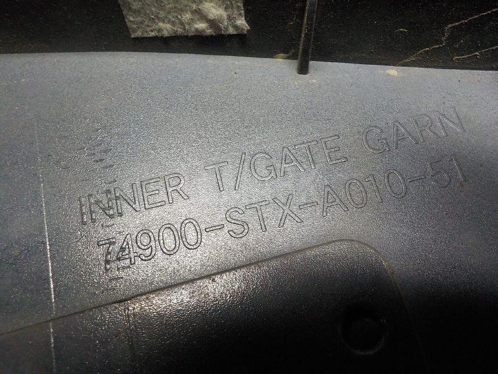 Спойлер (дефлектор) багажника