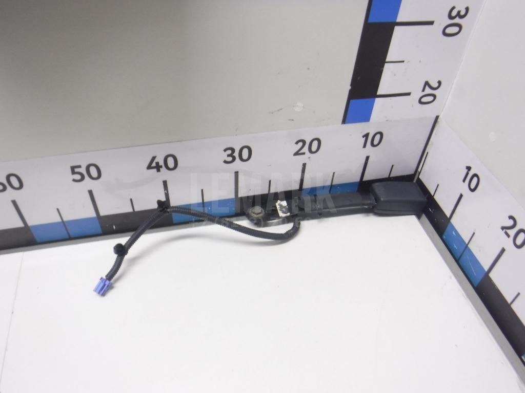 Ответная часть ремня безопасности