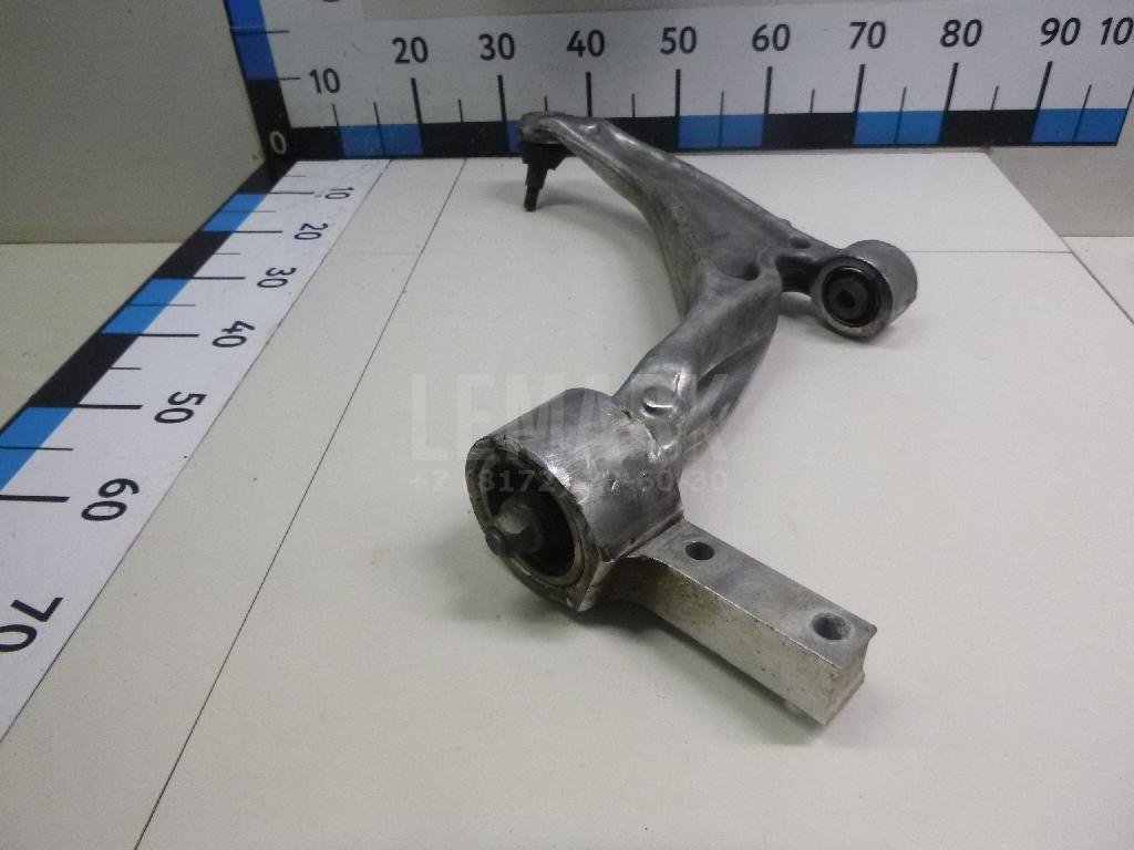 Рычаг передний правый