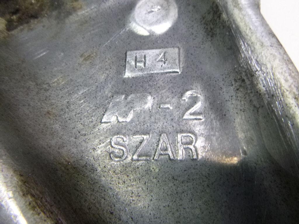 Рычаг передний правый