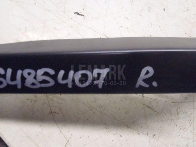 Поводок стеклоочистителя передний правый