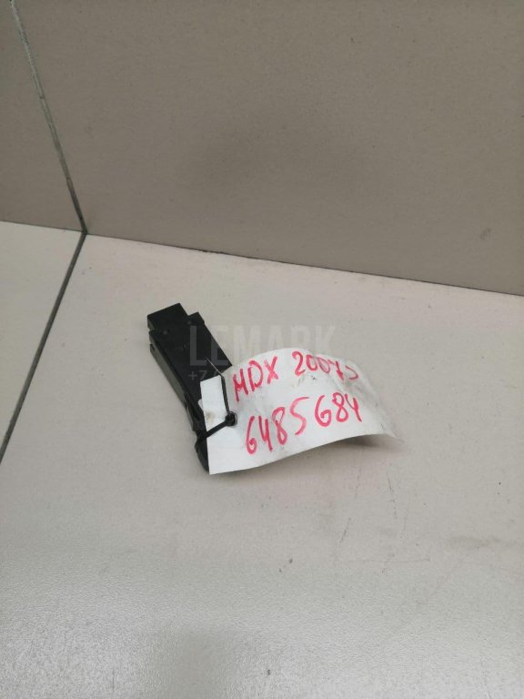 Кнопка открывания багажника