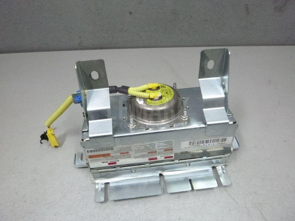 Подушка безопасности пассажирская (в торпедо)