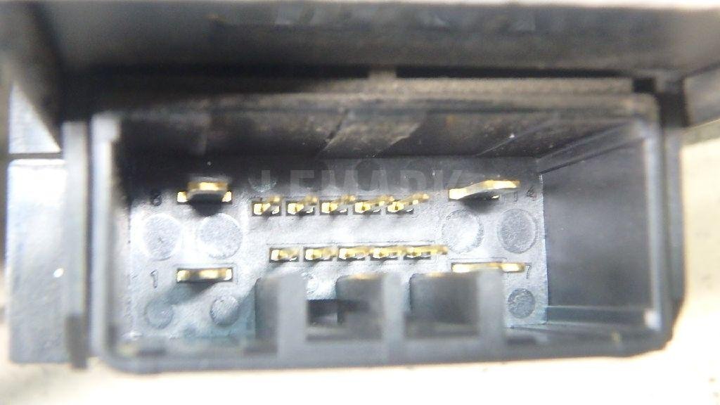 Кнопка стеклоподъемника