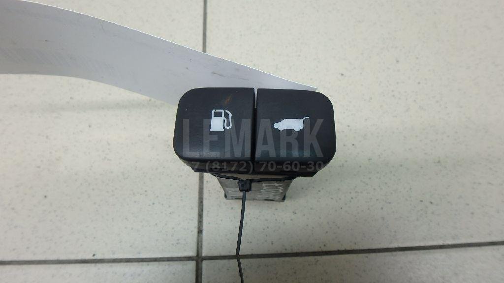 Кнопка открывания багажника