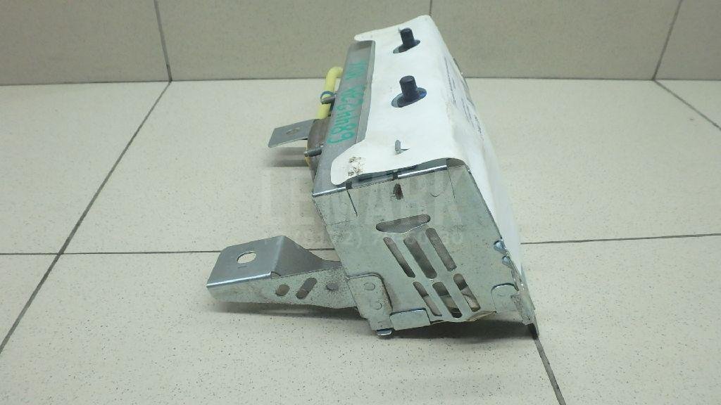 Подушка безопасности пассажирская (в торпедо)