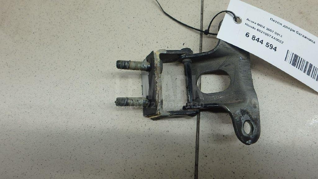 Петля двери багажника