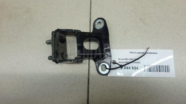 Петля двери багажника