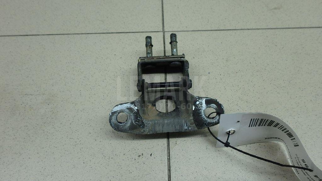 Петля двери багажника