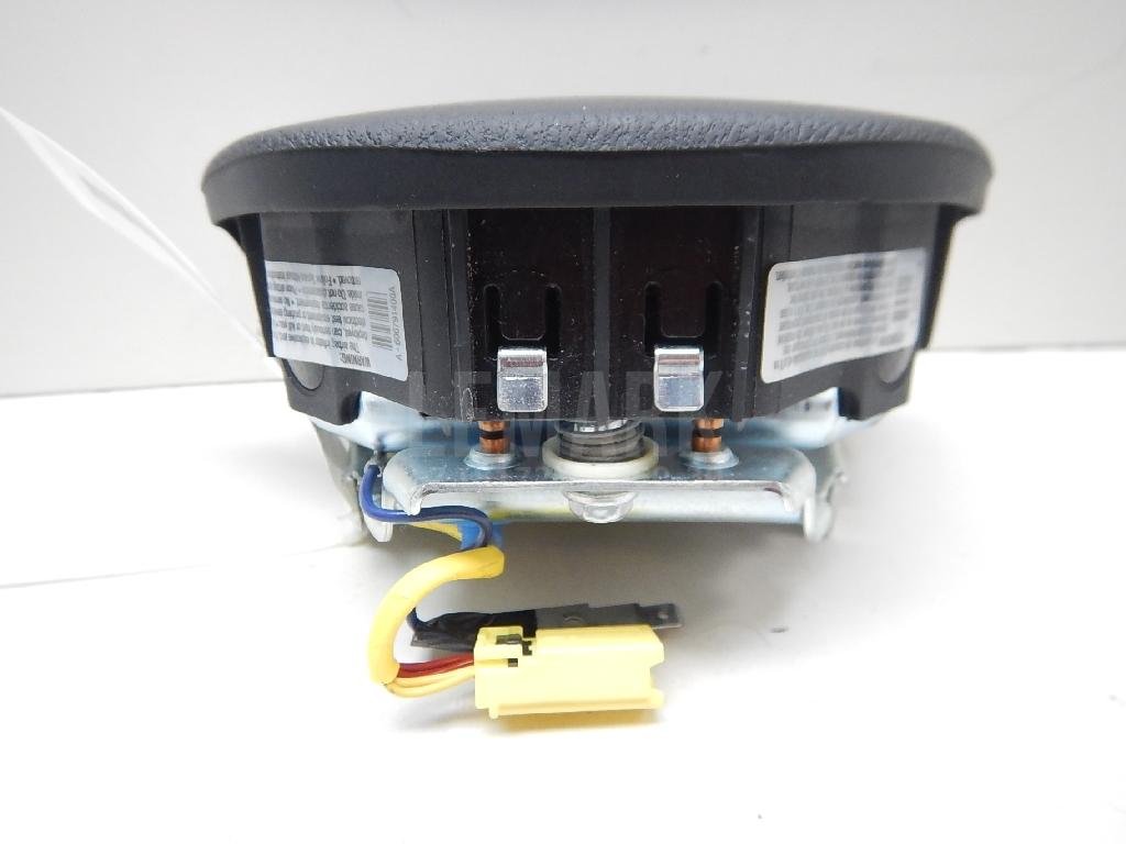 Подушка безопасности в рулевое колесо