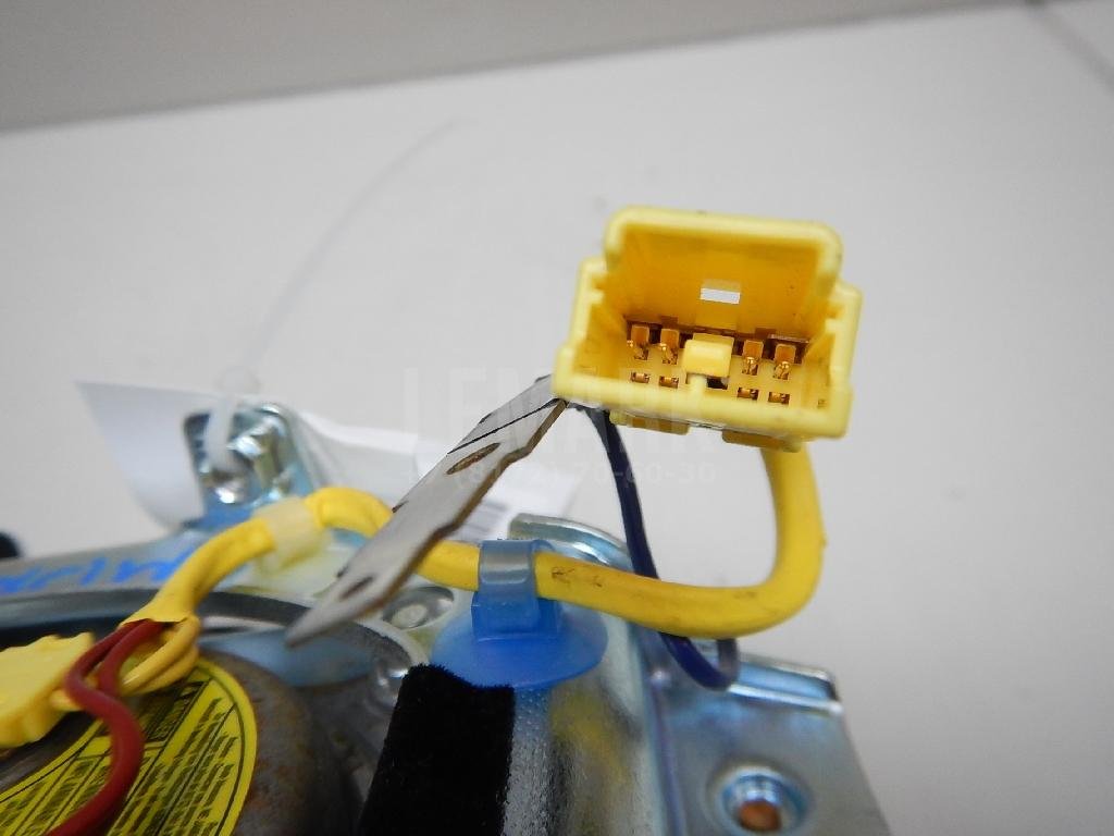 Подушка безопасности в рулевое колесо